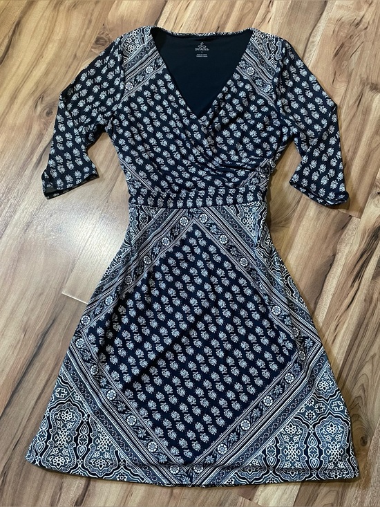 Prana Dresses & Skirts - prAna Belladonna Faux Wrap Dress Black White Paisley Floral 3/4 Sleeve Size L